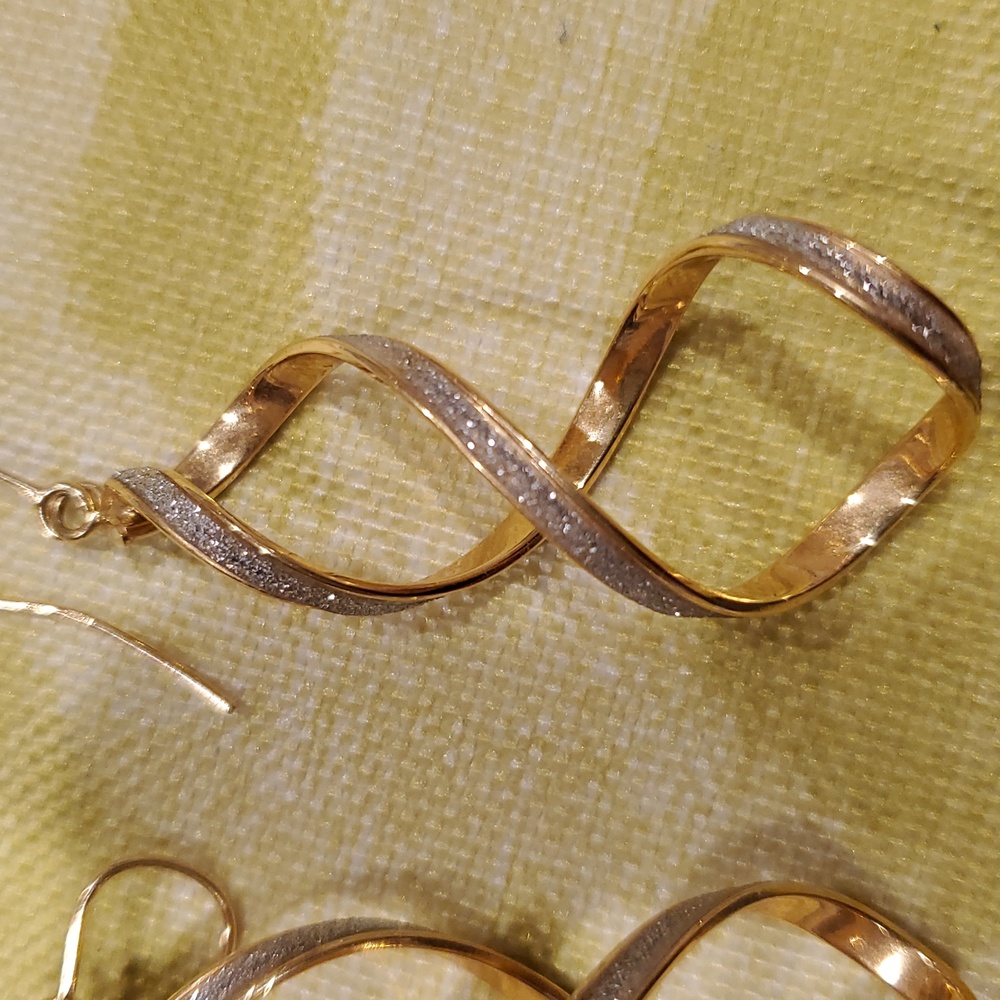 16K Gold Dangle Earrings with a Diamond Bend - Picture 3 of 3
